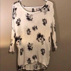 Black/white floral top